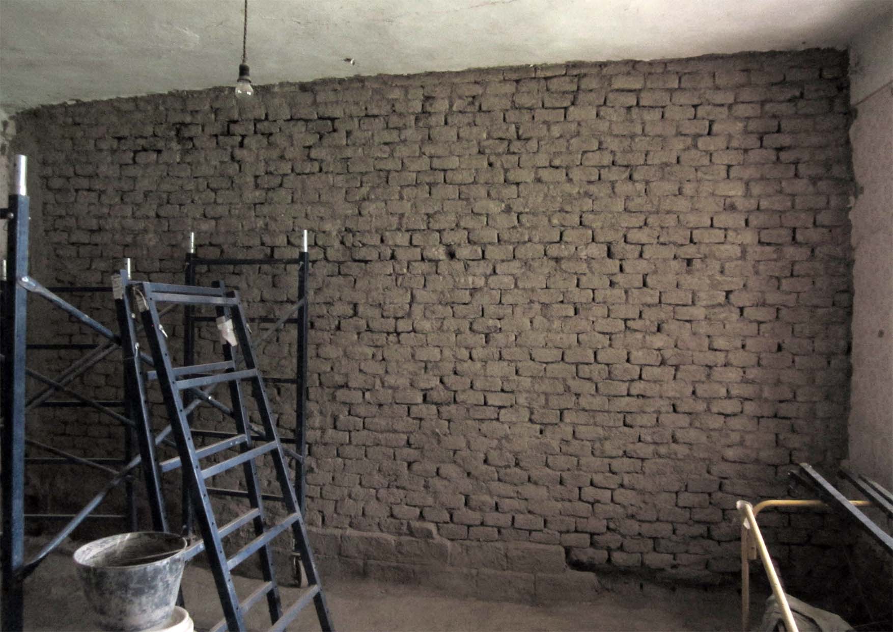 01 stari oguljeni zid